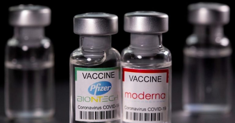 Συνεδριάζει ο FDA για τις ενισχυτικές δόσεις εμβολίου των Pfizer και Moderna