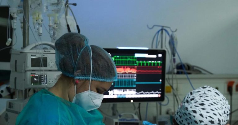 Βλάβη στον εγκέφαλο αφήνουν ακόμη και οι ήπιες περιπτώσεις
