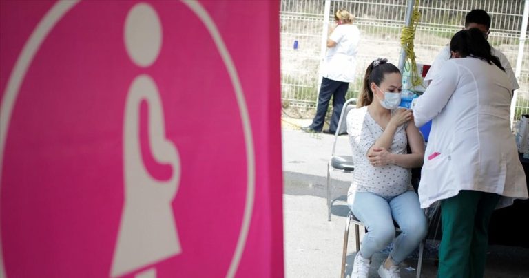 Οι εμβολιασμένες έγκυες περνάνε στα μωρά τους υψηλά επίπεδα αντισωμάτων