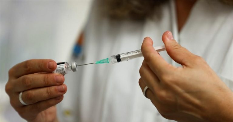 Η 3η δόση εμβολίου Pfizer μειώνει σημαντικά τον κίνδυνο μόλυνσης σε σχέση με τις 2 δόσεις