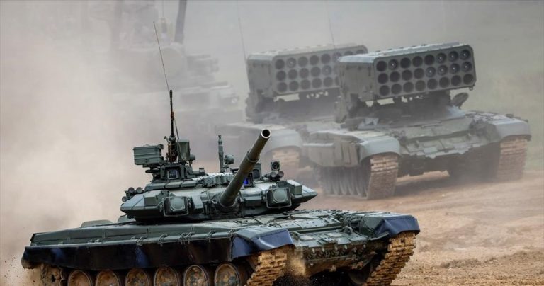 Τεθωρακισμένα οχήματα και στρατιωτικό εξοπλισμό έστειλε στο σύνορα Τατζικιστάν- Αφγανιστάν
