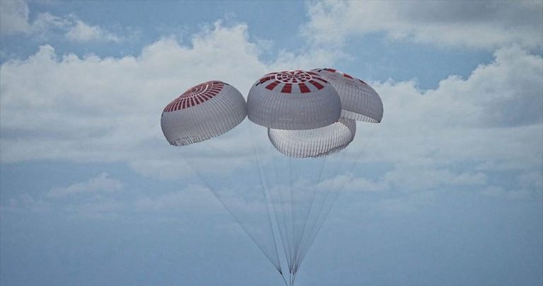SpaceX: Πίσω στη Γη οι τουρίστες του διαστήματος