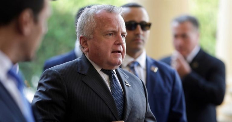 Στο ρωσικό υπουργείο Εξωτερικών εκλήθη ο αμερικανός πρέσβης στη Μόσχα