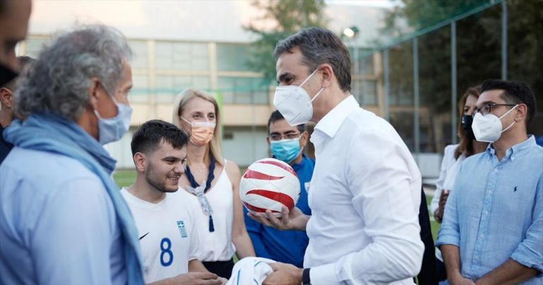 Την Εθνική ομάδα ποδοσφαίρου 5Χ5 τυφλών επισκέφθηκε ο πρωθυπουργός