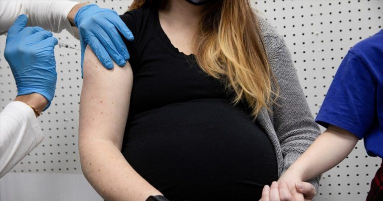 Υπάρχει κίνδυνος αποβολής σε εγκύους που λαμβάνουν mRNA εμβόλια;
