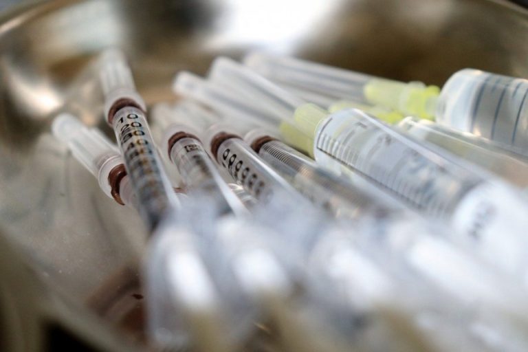 Εμβολιασμοί «μαϊμού» και στην Ιταλία – Διώκεται η νοσηλεύτρια που έδινε τα πιστοποιητικά