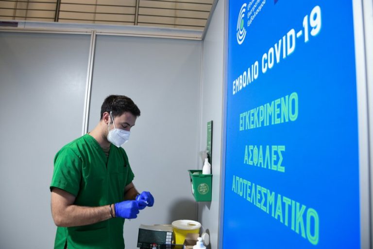 Εμβολιασμός: Εκτός τρίτης δόσης Johnson & Johnson και Astrazeneca – Ποιες ομάδες πληθυσμού αφορά το σχέδιο