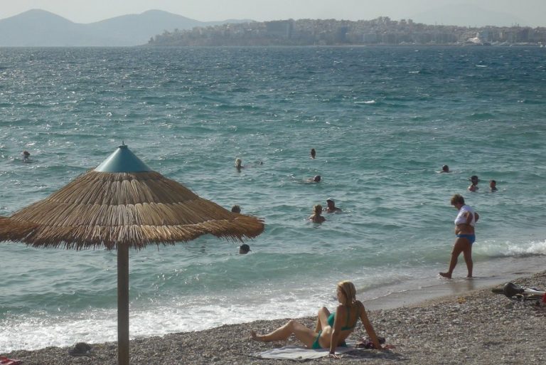 Καιρός: Κοκτέιλ με ζέστη και αφρικανική σκόνη – Που θα ρίξει βροχές και καταιγίδες τη Δευτέρα
