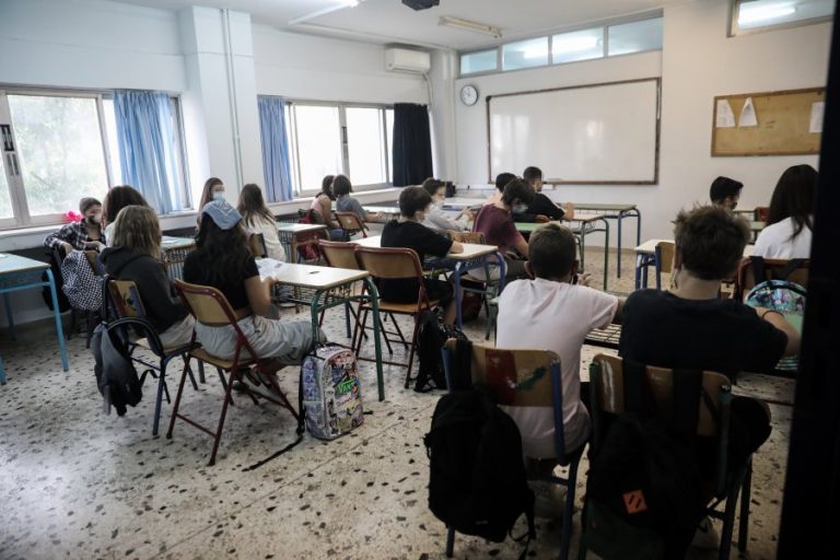 Ξεκινά σήμερα η διάθεση των 4 δωρεάν self test για τους μαθητές στα φαρμακεία, ποια παιδιά δεν θα λάβουν