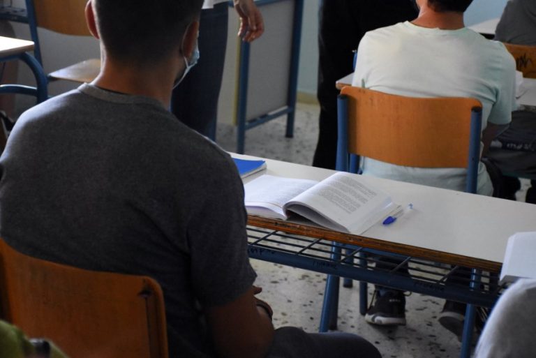 Οι Έλληνες δηλώνουν μέσω Viber: Επιστροφή στο σχολείο, κανονικά στις τάξεις