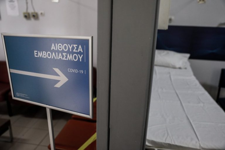 Παίρνει διαστάσεις το σκάνδαλο των «μαϊμού» εμβολιασμών: 40.000 εμβολιασμοί σε περιοχή με 6.000 κατοίκους (βίντεο)