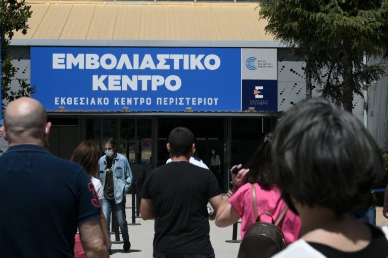 Στον εισαγγελέα η υπόθεση με τους «μαϊμού» εμβολιασμούς στην Καρδίτσα – Πλεύρης: Καμία ανοχή σε τέτοια περιστατικά