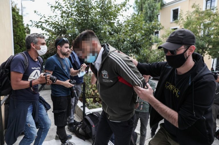 «Χρωστούσα στον Βασίλη και μετέφερα την κοκαΐνη, καμία σχέση η σύντροφός μου» – Τι αναφέρει ο 32χρονος στην απολογία του