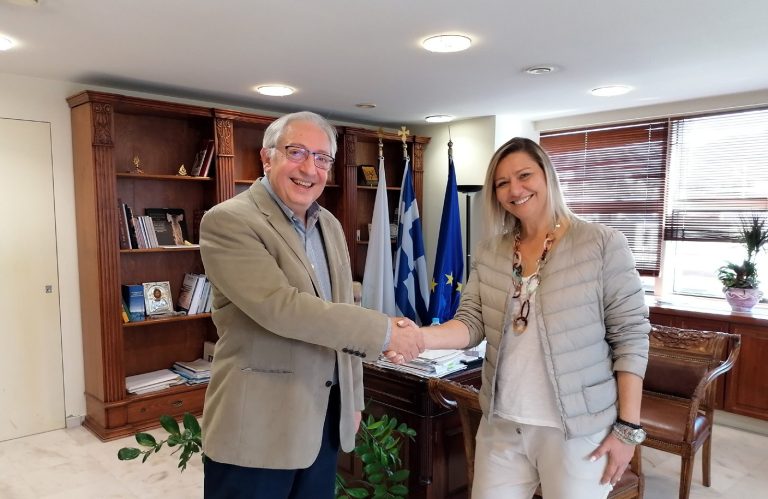 Συνάντηση του Δημάρχου Αμαρουσίου Θεόδωρου Αμπατζόγλου με τη νέα Πρόεδρο του Εμπορικού Συλλόγου της πόλης Μάχη Νικολαράκου – Δήμος Αμαρουσίου