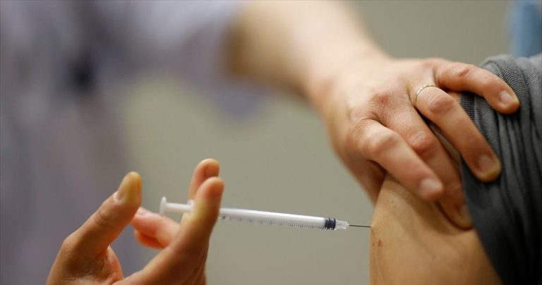 Πόσο μειώνει τον κίνδυνο νοσηλείας και βαριάς νόσησης η τρίτη δόση;