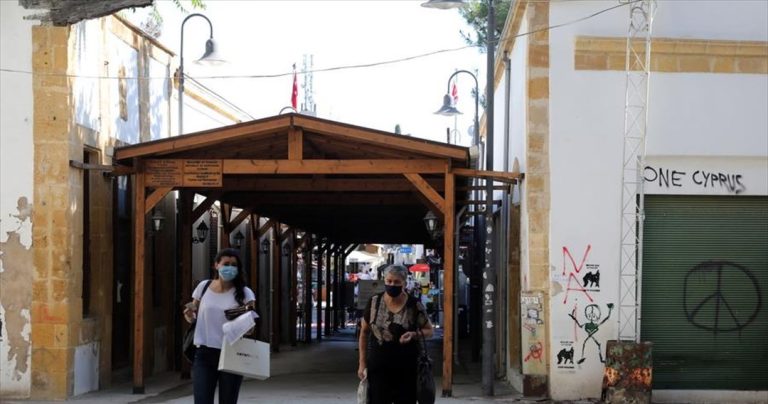 Καμπανάκι κινδύνου από τις συρροές κρουσμάτων σε σχολεία