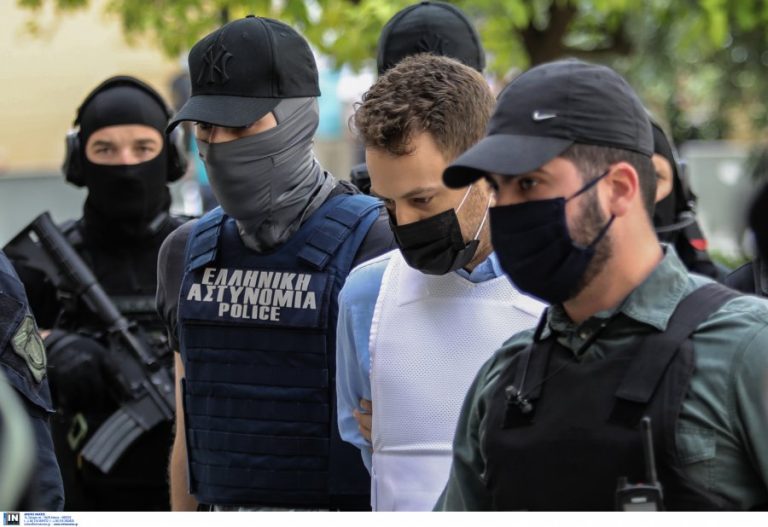 Γλυκά Νερά: Νέες αποκαλύψεις για τον Μπάμπη Αναγνωστόπουλο, «είχαμε σχέση και είχε εμμονή» – Η Καρολάιν τα είχε μάθει όλα (βίντεο)