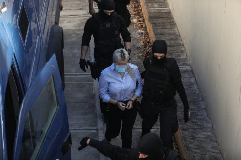 Δικηγόρος της Ιωάννας με το βιτριόλι: Οι τρεις κανόνες που πρέπει να τηρήσει η Έφη Κακαράντζουλα