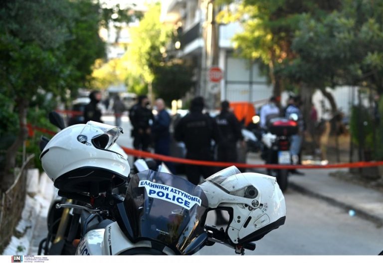 Δολοφονία στο Αιγάλεω: Αναζητείται ο γιος της 55χρονης, τι αναφέρουν μαρτυρίες (βίντεο)