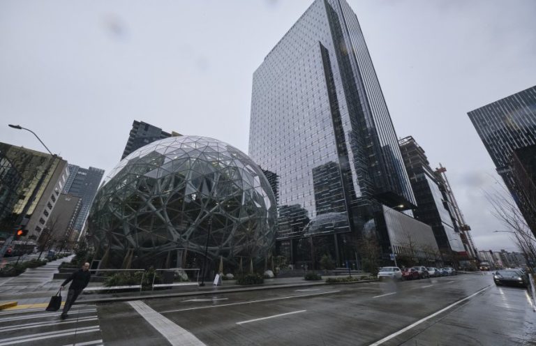 Η Amazon θέλει να προσλάβει 150.000 εποχικούς υπαλλήλους
