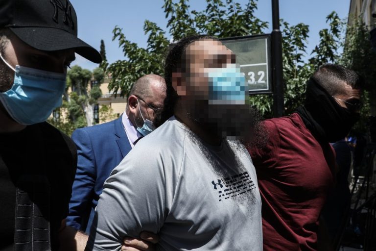 Η καταδίκη για την επίθεση με βιτριόλι στην Ιωάννα φέρνει ανατροπή στην υπόθεση του ιερέα της Μονής Πετράκη