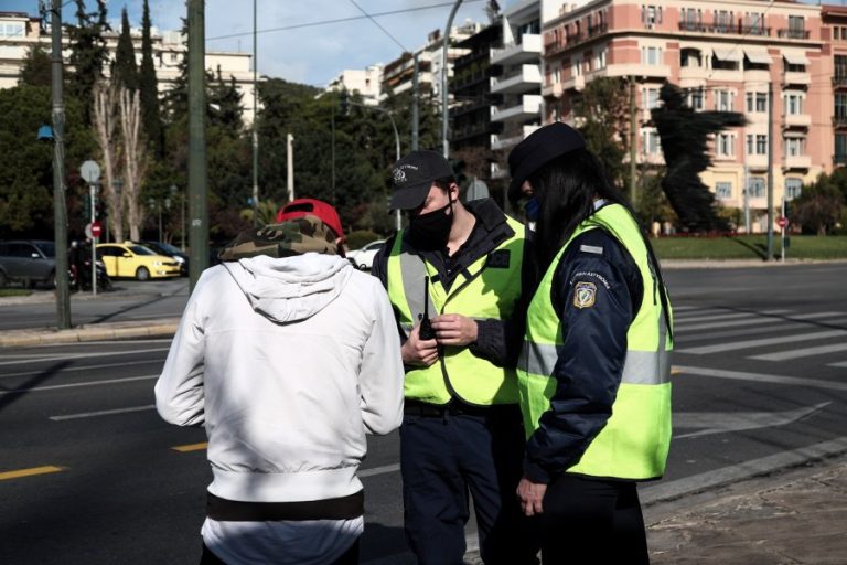 Θεοδωρικάκος: Πάνω από 100.000 έλεγχοι την ημέρα για τήρηση των μέτρων κατά του κορονοϊού