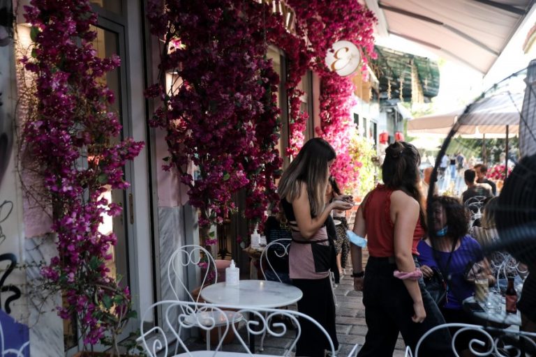 Κορονοϊός: Σαρωτικοί έλεγχοι  στην εστίαση – Σφίγγει ο κλοιός για τους ανεμβολίαστους