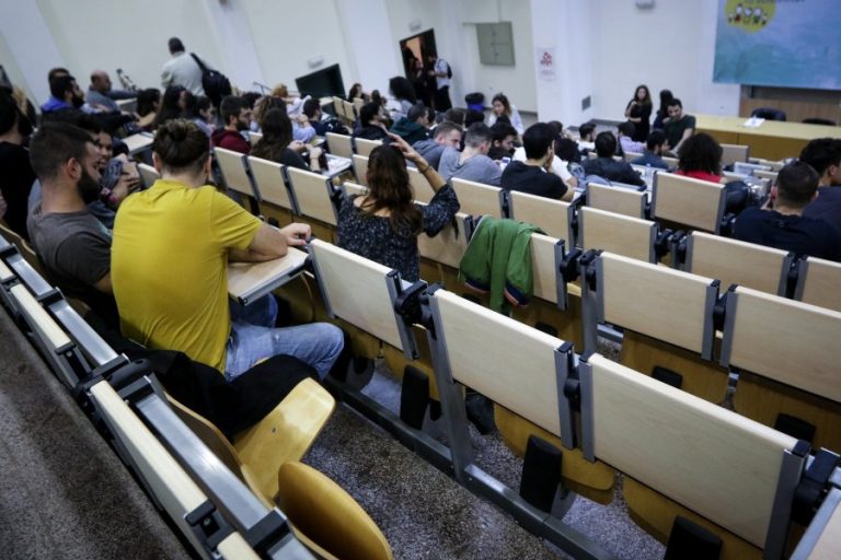Με καθυστέρηση θα ανοίξουν πολλά Πανεπιστήμια, πρόβλημα με τα πιστοποιητικά και μαθήματα μέχρι και σε γήπεδα μπάσκετ (βίντεο)