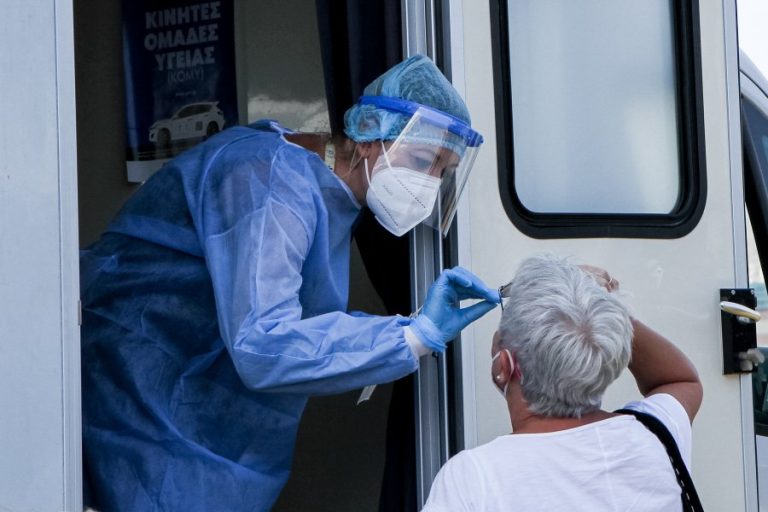 Ξεπερνούν τα 1.100 τα κρούσματα σήμερα, 332 οι διασωληνωμένοι, 31 νέοι θάνατοι το τελευταίο 24ωρο