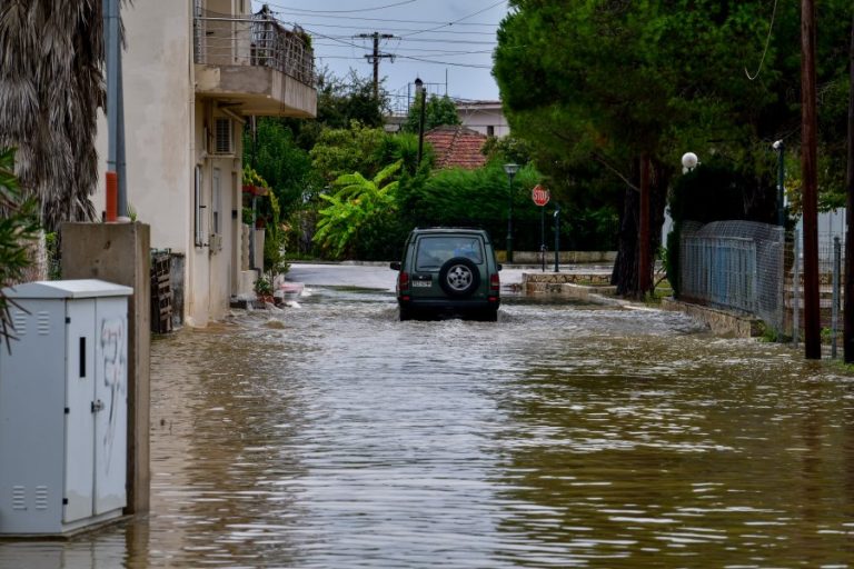Ο «Μπάλλος» γκρέμισε και βύθισε στο ποτάμι γέφυρα στις Σέρρες