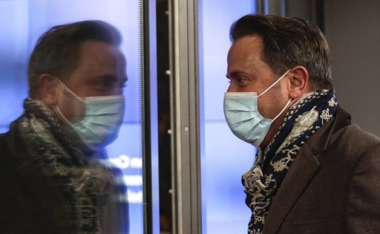 Πρωθυπουργός κατηγορείται για λογοκλοπή στην πτυχιακή διατριβή του