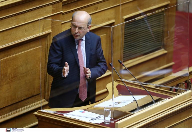 Χατζηδάκης: «Στο πειθαρχικό υπάλληλοι του ΕΦΚΑ που ταλαιπωρούν τον κόσμο» – Τι είπε για τις εκκρεμείς συντάξεις
