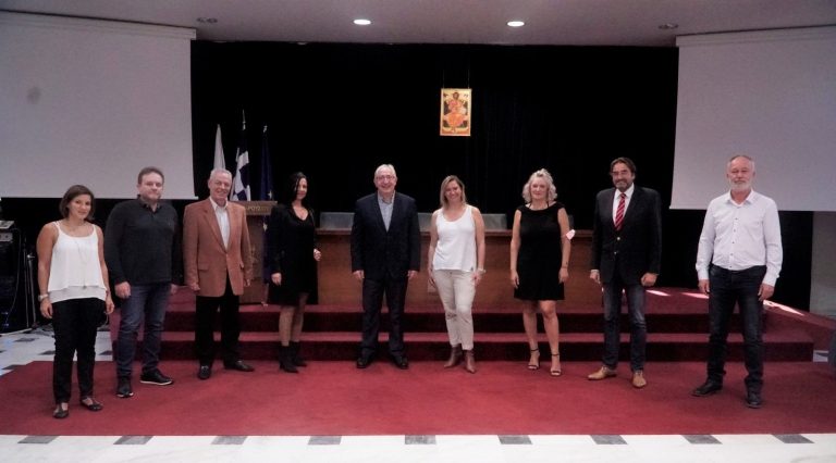 Συνάντηση του Δημάρχου Αμαρουσίου Θεόδωρου Αμπατζόγλου με το νέο Διοικητικό Συμβούλιο του Εμπορικού Συλλόγου της πόλης – Δήμος Αμαρουσίου