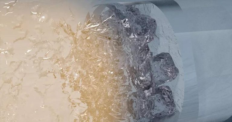 Φτιάχτηκε στο εργαστήριο μαύρος πάγος που θα αποκαλύψει τα μυστικά των πλανητών