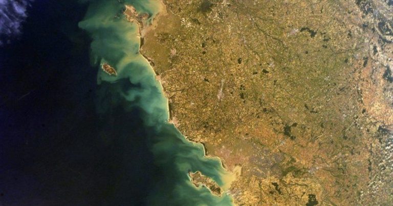 Γάλλος αστροναύτης φωτογράφισε τις γαλλικές ακτές που… λιώνουν