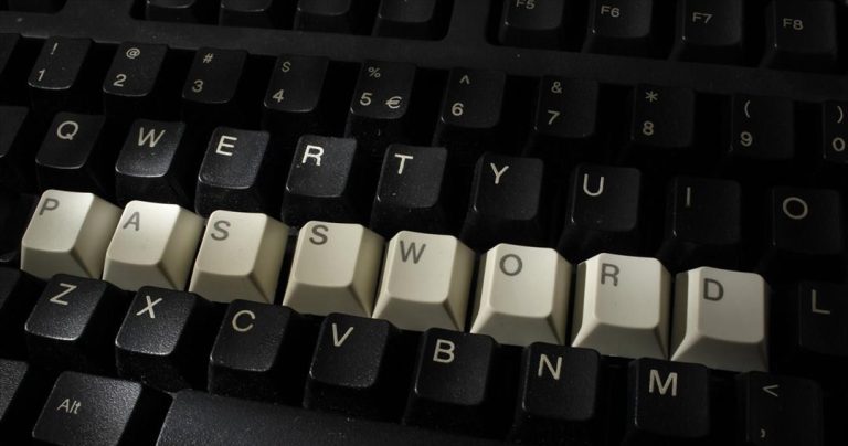 Οι χρήστες υπολογιστών διευκολύνουν τους χάκερ με εύκολα passwords
