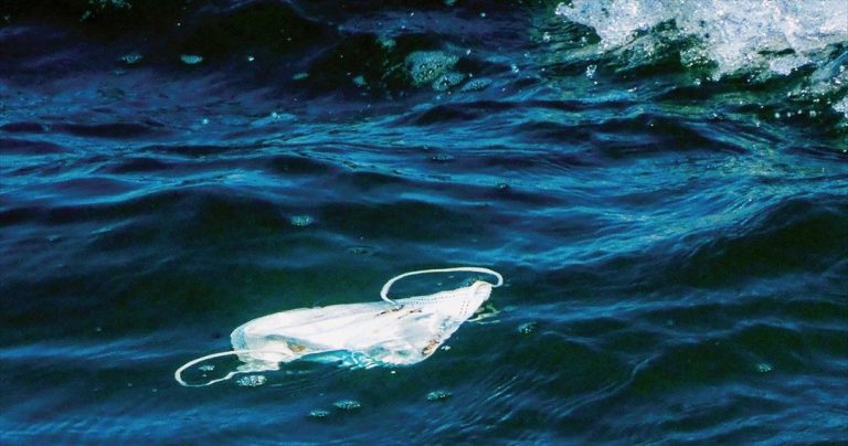 Περισσότεροι από 25 χιλιάδες τόνοι σκουπιδιών Covid μολύνουν τους ωκεανούς