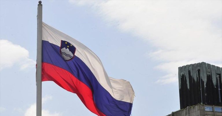 Συζήτηση για τις απειλές προς τη δημοκρατία και την ελευθερία των ΜΜΕ
