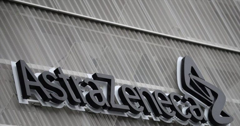 Στο μικροσκόπιο της AstraZeneca η νέα μετάλλαξη