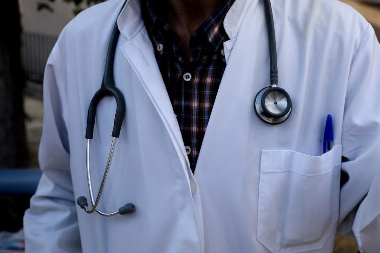 Γυναικολόγος… θεράπευε τον καρκίνο με σεξ, ήταν ομιλητής σε συνέδριο στην Αθήνα (βίντεο)