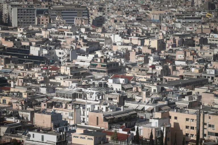 ΕΝΦΙΑ: Αλλάζουν τα κριτήρια, σε περισσότερους η έκπτωση του 50%