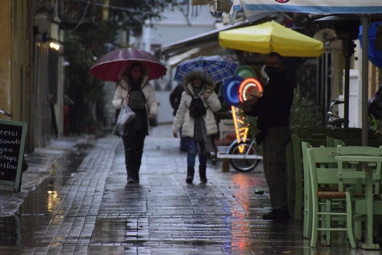 Εντυπωσιακή πτώση της θερμοκρασίας: Βροχές, καταιγίδες και χιόνια σήμερα, Τρίτη – Ειδήσεις