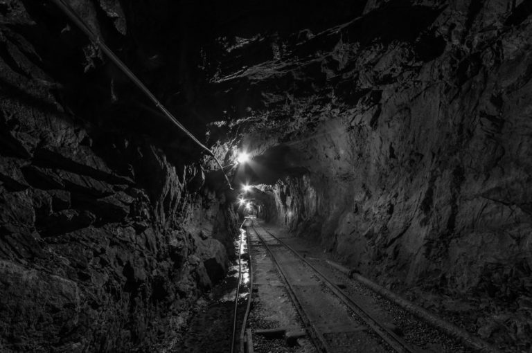 Η Γροιλανδία απαγορεύει διά νόμου την εξόρυξη ουρανίου – Κλείνει ορυχείο με σπάνιες γαίες