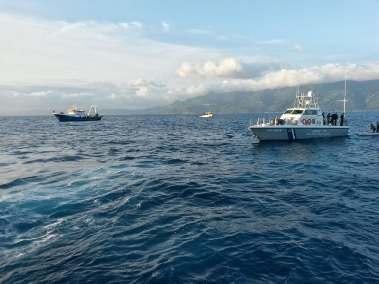 Θεσσαλονίκη: Εντοπίστηκε νεκρός άνδρας στον Θερμαϊκό, η στιγμή που το Λιμενικό τον ανασύρει (βίντεο)