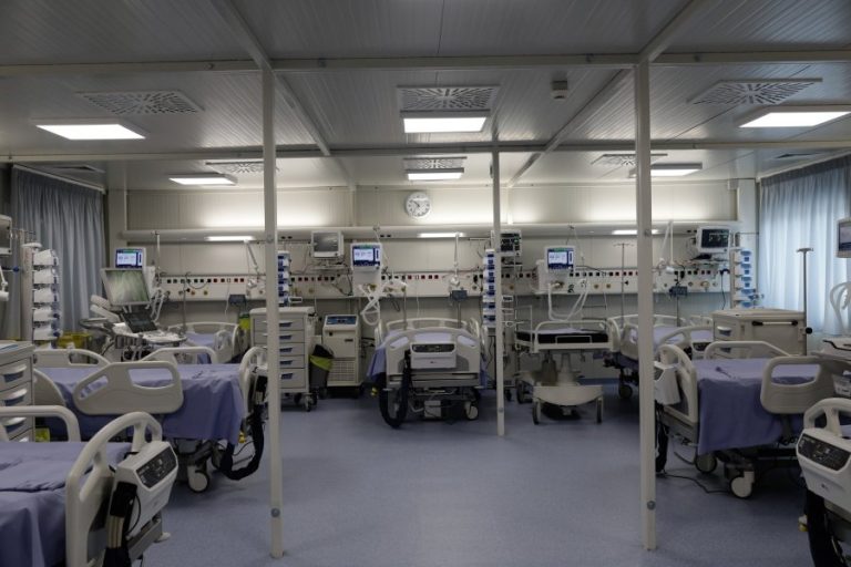 Λαμία: Εισαγγελική έρευνα για την αρνήτρια νοσηλεύτρια που έτρεχε γυμνή στο νοσοκομείο, θα γίνει ψυχιατρική εκτίμηση (βίντεο)