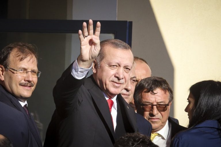Περίμεναν τον Ερντογάν στη Γλασκώβη, εκείνος γύρισε στην Άγκυρα