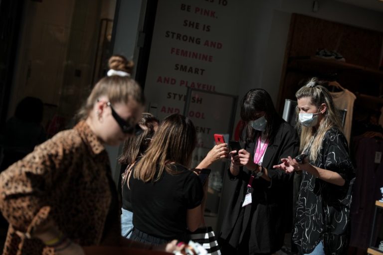 Πρεμιέρα για τα νέα μέτρα τη Δευτέρα: Τι αλλάζει στις ζωές ανεμβολίαστων και μη – Ειδήσεις
