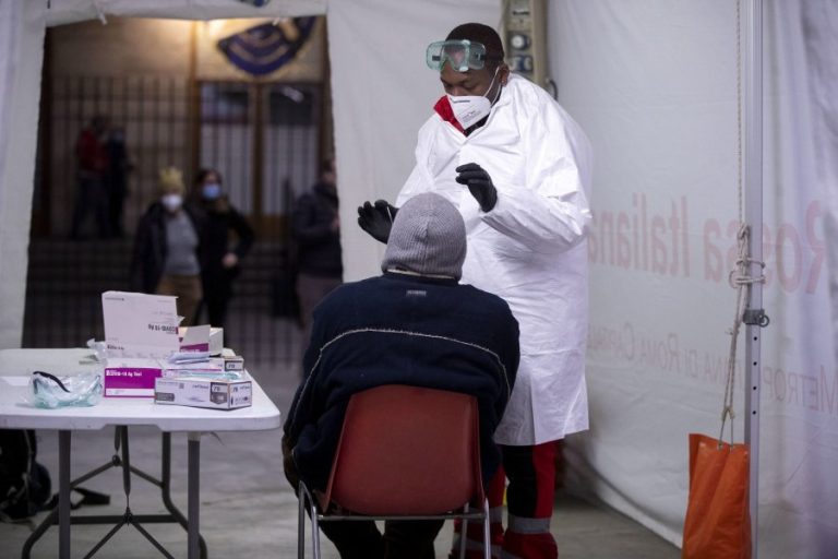 Συναγερμός και στην Ιταλία για τη μετάλλαξη Όμικρον, εντοπίστηκε κρούσμα στη Νάπολη