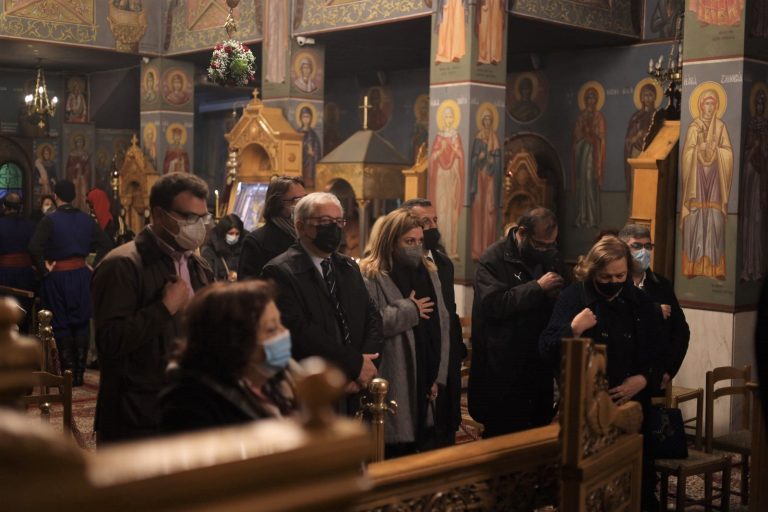 Παρουσία του Δημάρχου Αμαρουσίου Θ. Αμπατζόγλου ο εορταστικός εσπερινός στη μνήμη του Αγίου Ελευθερίου, στον ομώνυμο Ενοριακό Ιερό Ναό στη γειτονιά του Σωρού – Δήμος Αμαρουσίου