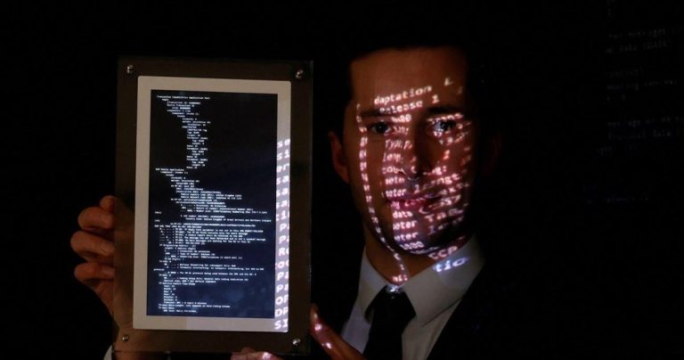 Δημοπρασία: Πόσα «έπιασε» το πρώτο sms στην ιστορία